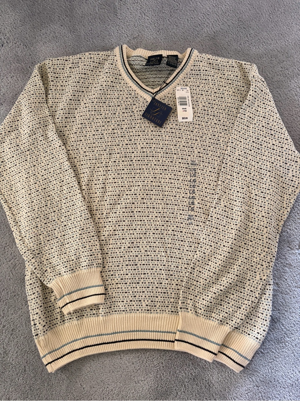 Vintage NWT Jantzen Cream V-Neck Sweater with Navy Accents - Men